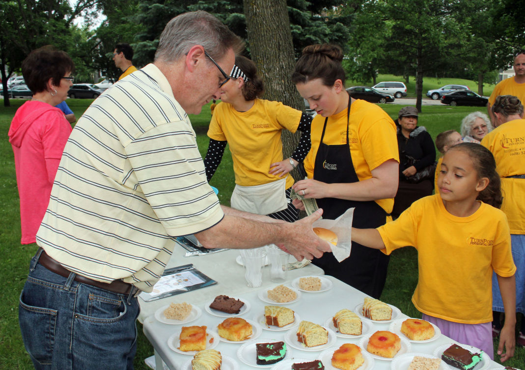 Bruce Houtler buys a burger (copy)